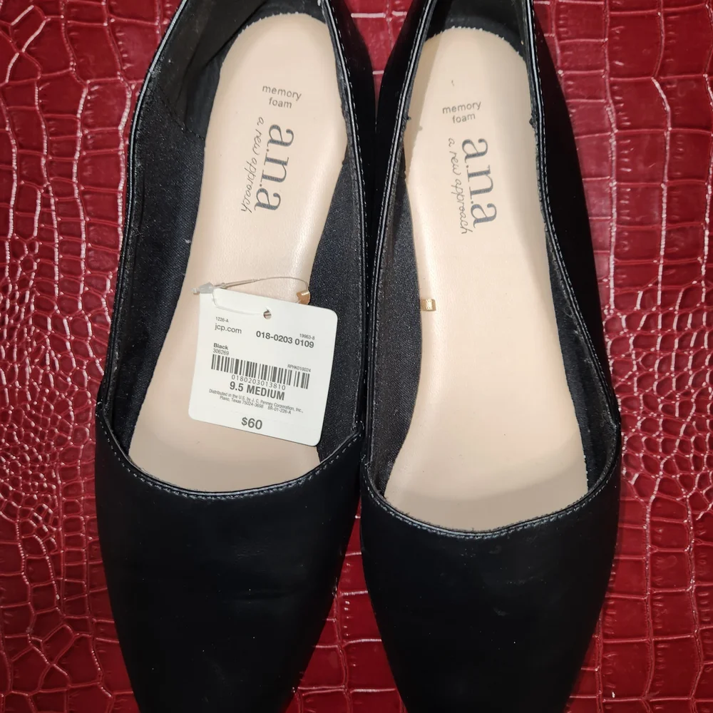 a.n.a Black Pointed-Toe Ballet Flats - Picture 2 of 5